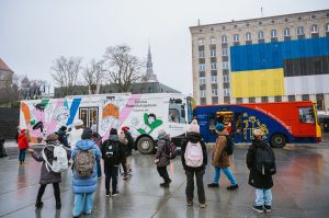 Tallinn Central Library unveils the new library bus and brand name